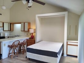 Building Photo - 510 Fairwood Lakes Dr