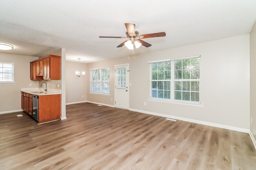 Building Photo - 69 Middlebrook Dr