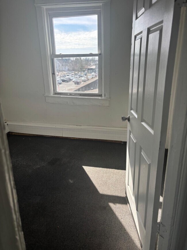 Building Photo - 201 4th St