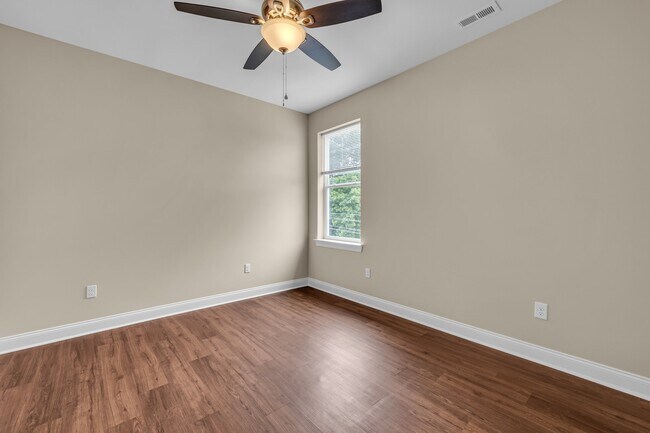 Building Photo - 702 Moore St