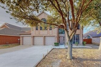 Building Photo - 611 Blue Sky Dr