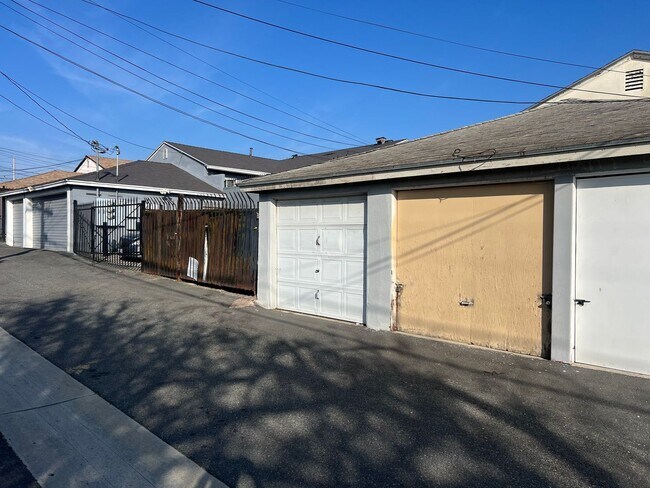 Building Photo - Parhams, LLC-VanNess