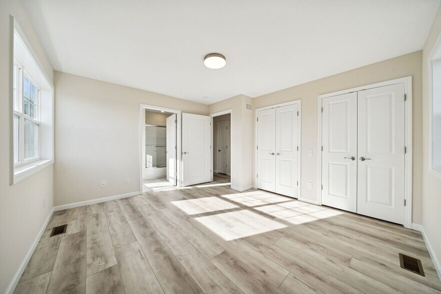 Building Photo - 2217 Lebanon Dr