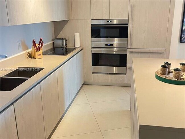 Building Photo - 4111 S Ocean Dr