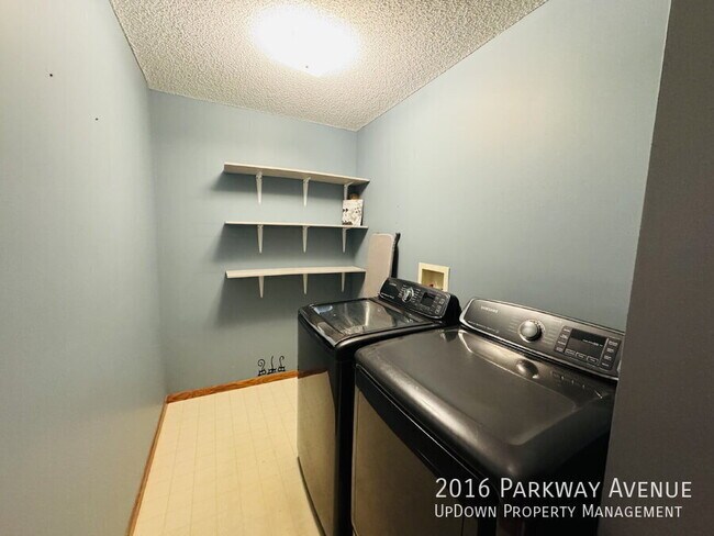 Building Photo - 2016 Parkway Ave