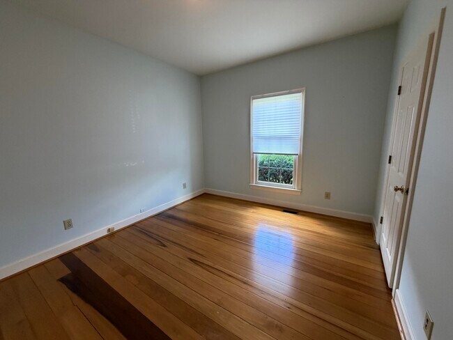 Building Photo - 1112 Pepperhill Cir