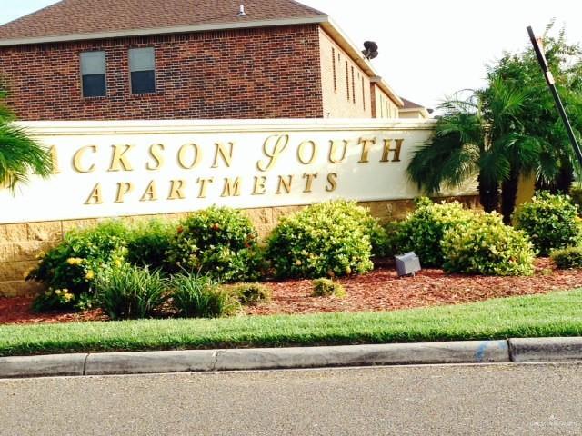 Building Photo - 13 West Dr