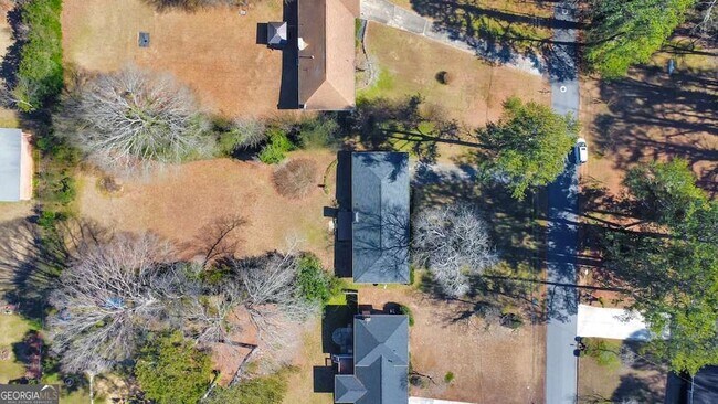 Building Photo - 909 Rosedale Dr