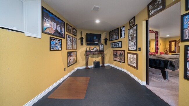 Building Photo - Million Dollar Views in Larkspur