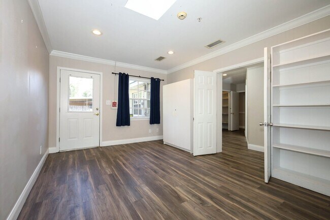 Building Photo - 1481 Glastonberry Rd