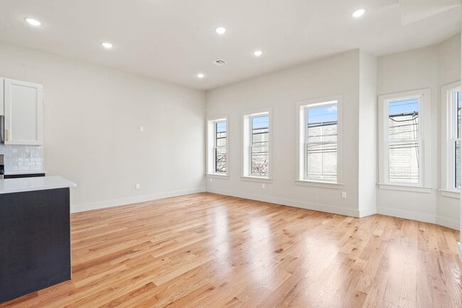 Building Photo - 150 West Side Ave