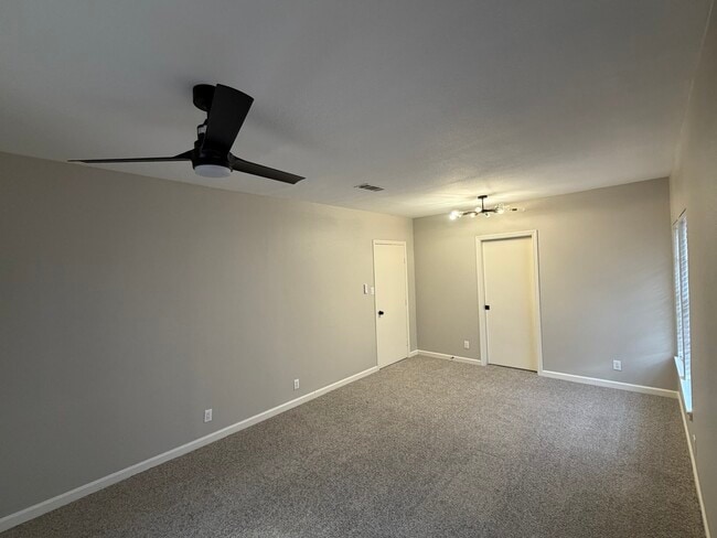 Building Photo - 1554 Scharpe St