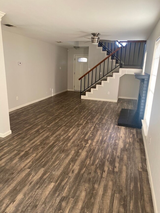 Building Photo - 318 Spanish Moss Dr