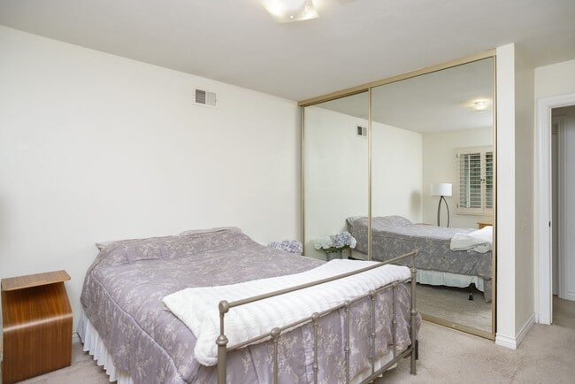 Building Photo - ***Available Now - Mid-term Lease ONLY *** Single Level 3 Bedroom, 2.5 Bath home in La Costa*****