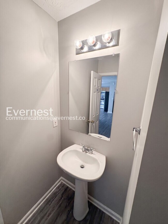 Building Photo - Charming 4-Bedroom Home with Modern Comforts / Pet-Friendly / Vouchers Accepted / Available Now!