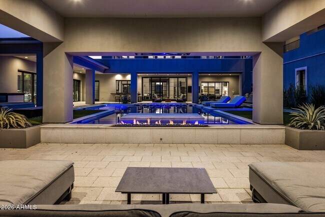 Building Photo - 10110 E Siesta Ln