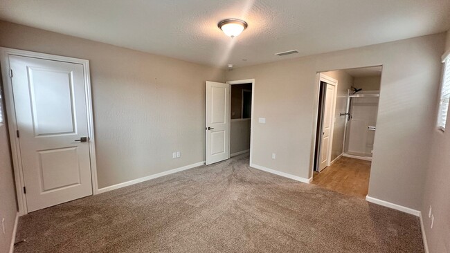 Building Photo - ***JUST REDUCED & MOVE IN SPECIAL!!!*** 3 bedroom, 2 bathroom located in Beautiful Madera