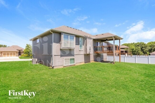 Building Photo - 803 E 13th Terrace