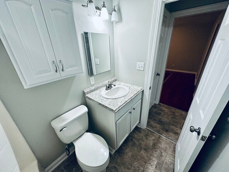 Building Photo - 104 Juniper Ln