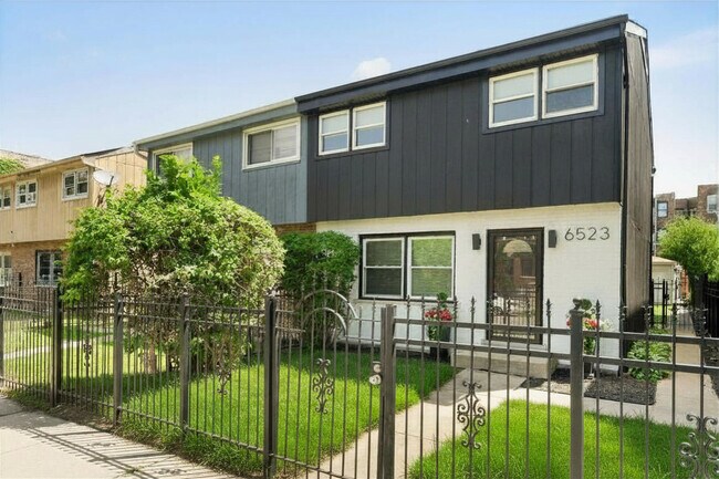 Building Photo - 6523 S Ellis Ave