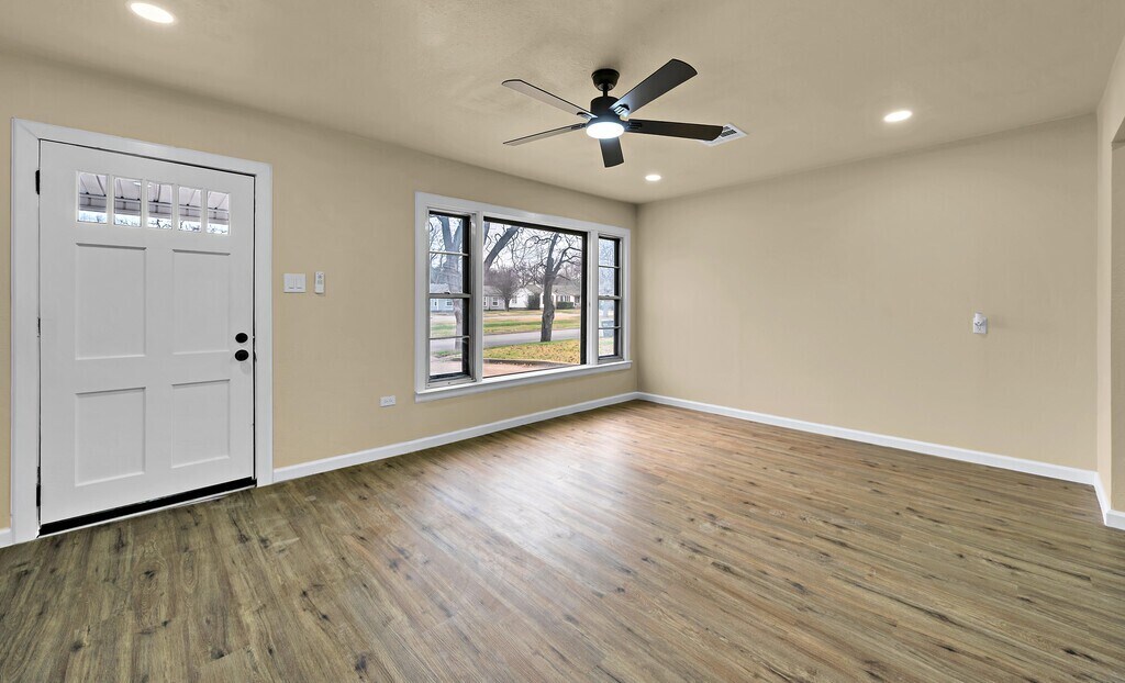 Building Photo - 3225 Edmond Ave