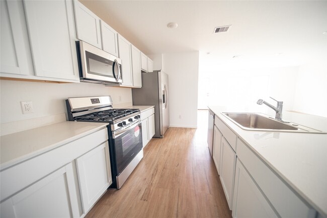 Building Photo - 9919 Oakheath Blf Dr