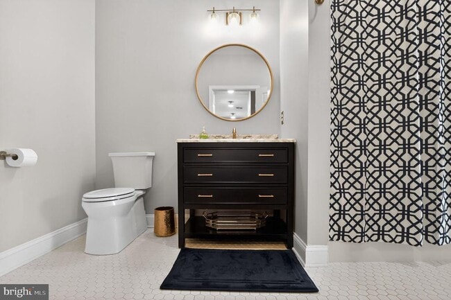 Building Photo - 300 W Elm St