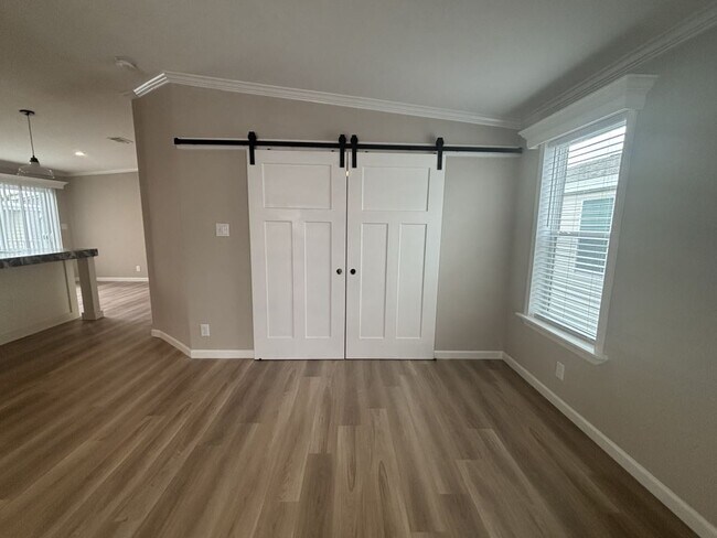 Building Photo - 934 Cayman Ave W