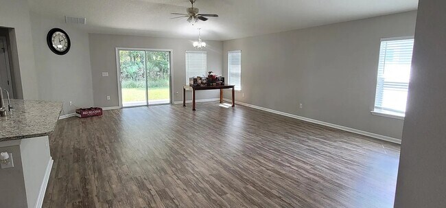 Building Photo - 7747 Sunnydale Ln