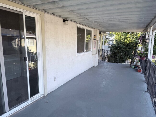 Building Photo - 879 Bing Dr