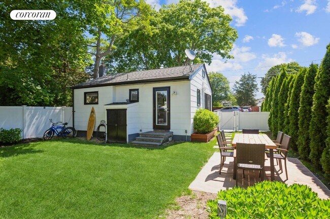 Building Photo - 12 Penny Ln