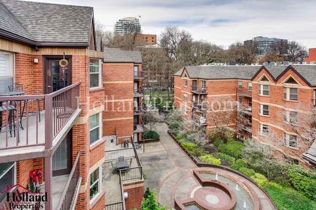 Building Photo - Modern 2-Bedroom Apartment in the Heart of Downtown NEW SUPER PRICE at $1,850!