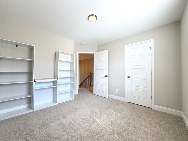 Building Photo - 2662 Scott Dr
