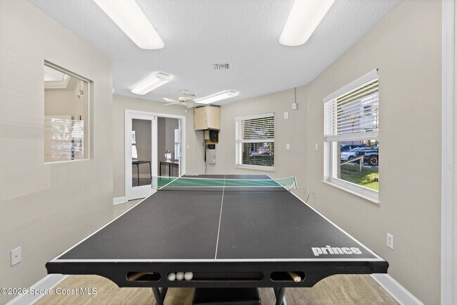 Building Photo - 601 Shorewood Dr