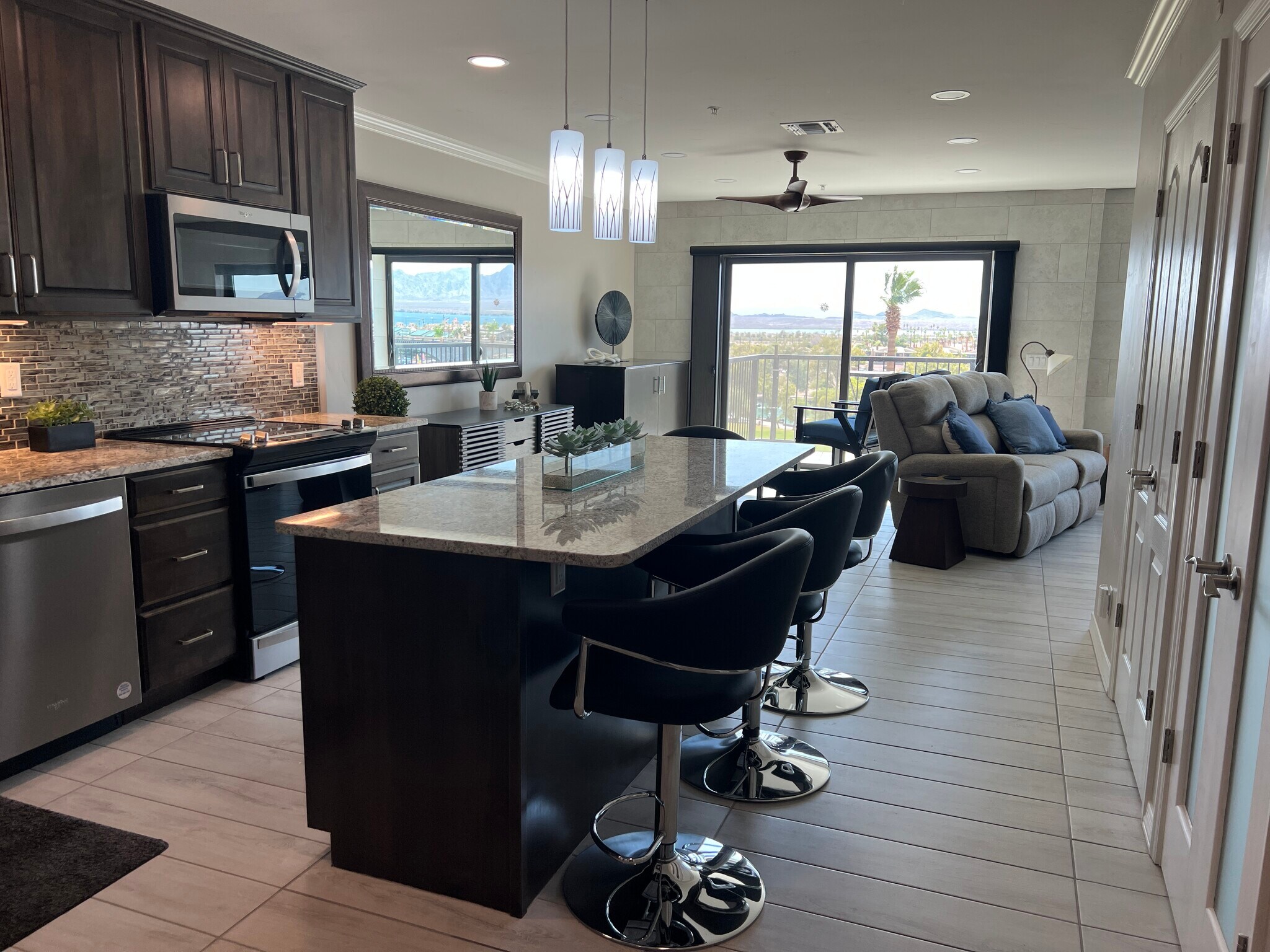 GRANITE ISLAND SEATING - 777 Harrah Way