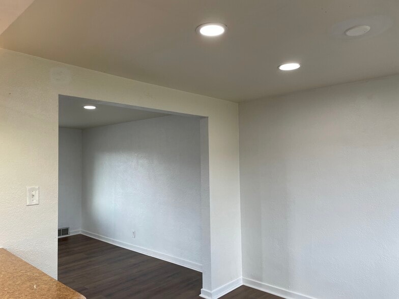 Building Photo - 206 Whipple St