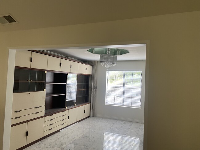 Dining room with built ins - 125 N Oakhurst Dr