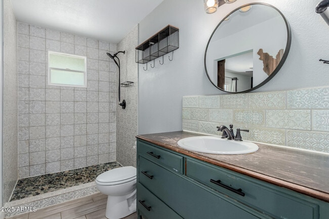 Building Photo - 1261 W La Jolla Dr