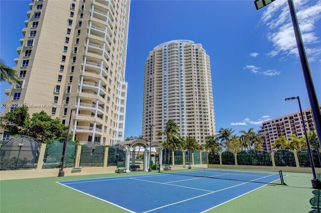 Building Photo - 848 Brickell Key Dr