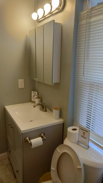 Building Photo - 2031 S Langley St