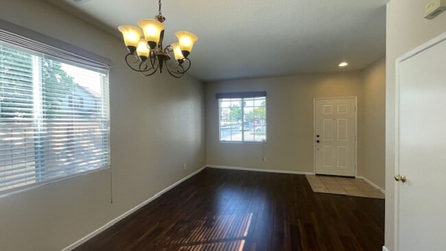Building Photo - Gorgeous 4 Bedroom, 2.5 Bath with Loft in Rancho Del Oro For Rent!