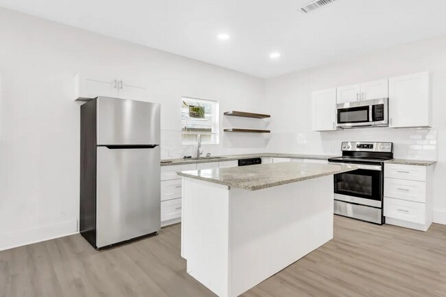 Building Photo - 2105 Walnut St