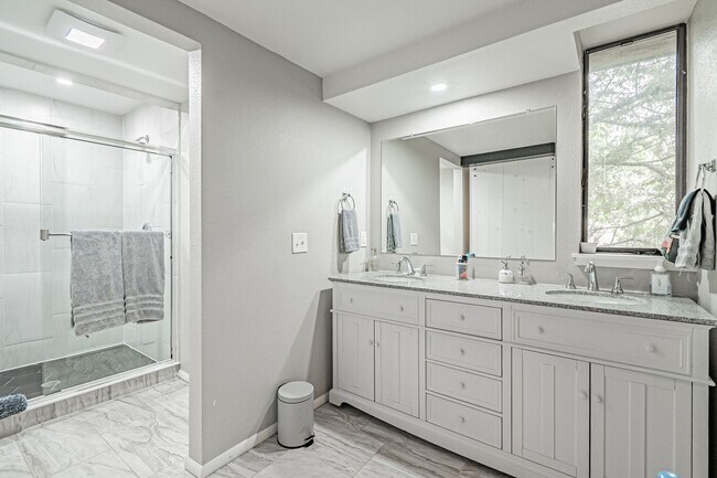 Building Photo - 3BD, 2.5BA Arapahoe Lake Park Townhome Nea...