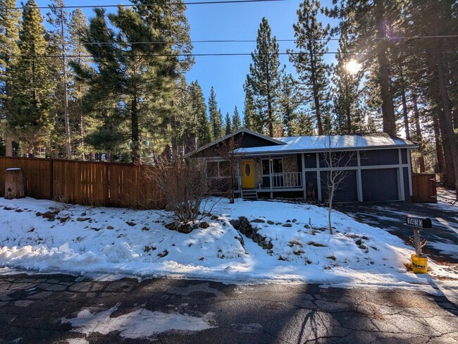 Building Photo - Three bedroom ski lease