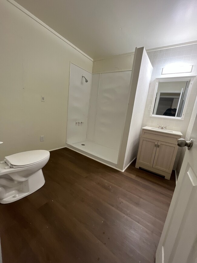 Building Photo - 104 Lake St