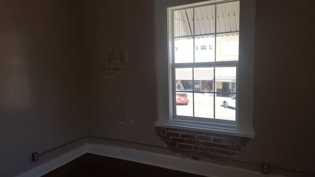 Building Photo - 303 1/2 S Osage