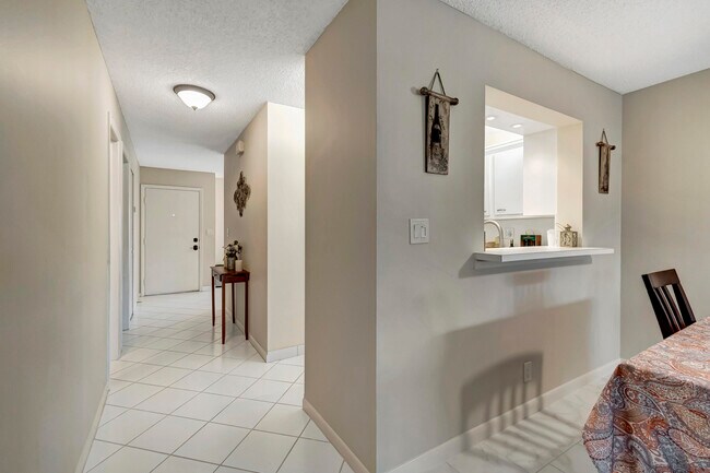 Building Photo - 5943 Areca Palm Ct