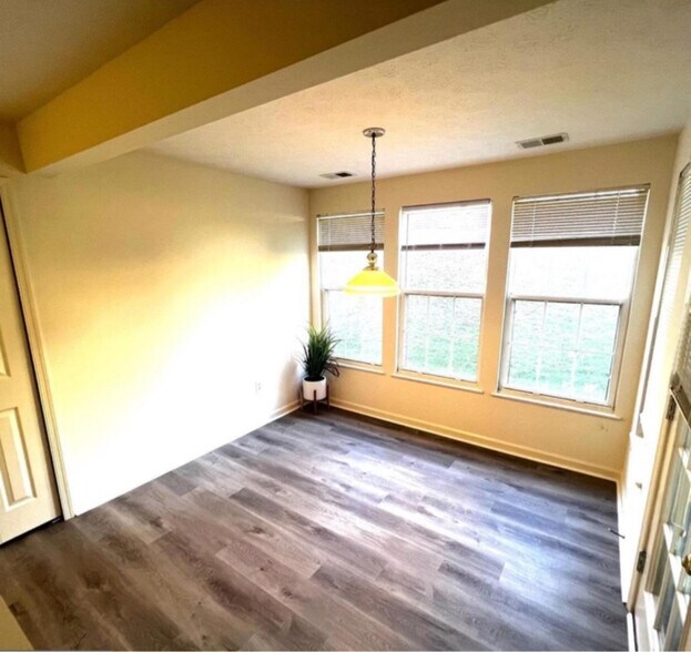 Building Photo - 8009 Township Dr