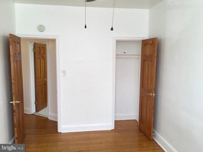 Building Photo - 2477 W Cold Spring Ln