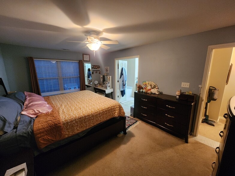 Master #1 (3rd floor) - 180 Hemisphere Cir
